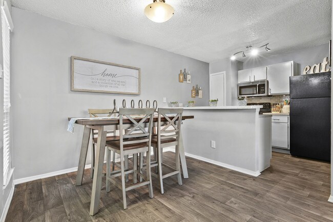 Twentyone15 Apartments Arlington Tx Apartments Com