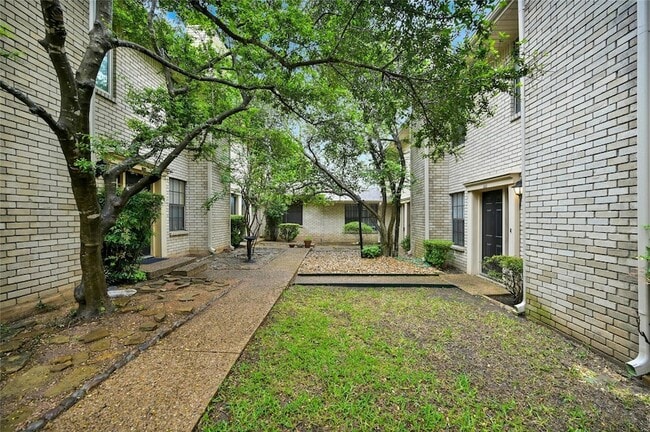 Building Photo - 8400 Jamestown Dr