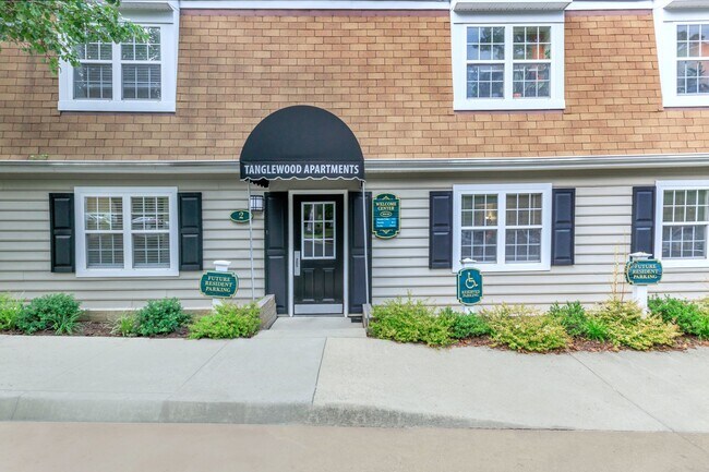 Foto del edificio - TANGLEWOOD APARTMENTS