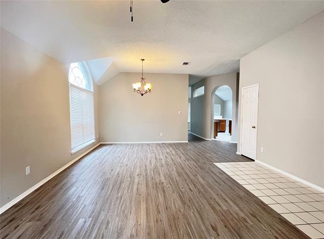 Building Photo - 15 Heritage Way