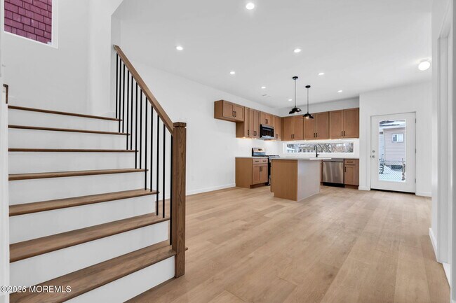 Foto del edificio - 211 Dewitt Ave