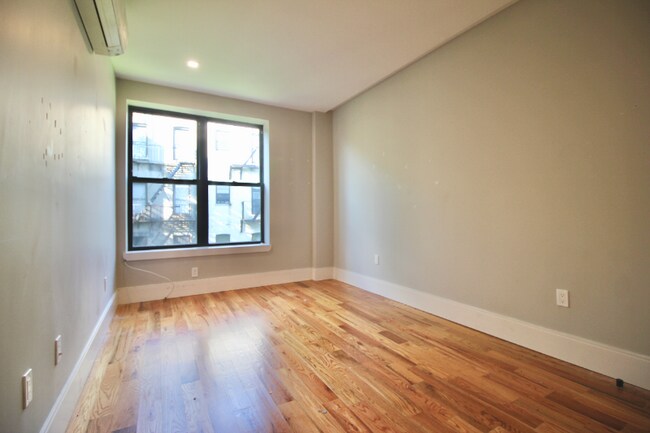 Building Photo - 245 Sullivan Pl