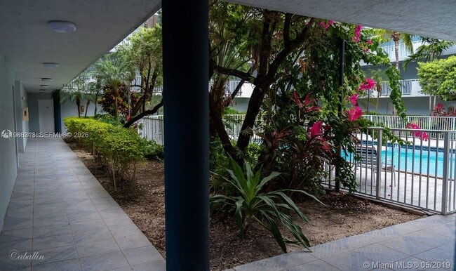 Foto del edificio - 8261 NW 8th St