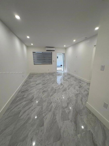 Foto del edificio - 6890 Abbott Ave