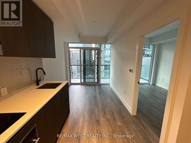 Photo du bâtiment - 127 Broadway Ave