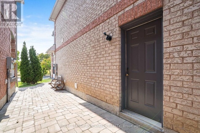 Building Photo - 36 Clandfield St