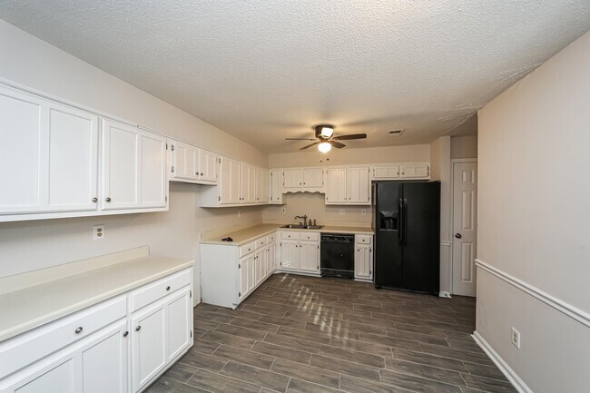 Foto del edificio - 5155 Sunny Autumn Ln