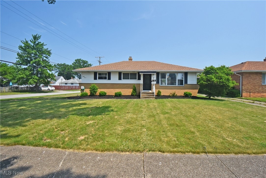 Primary Photo - 37 E Meadowlawn Blvd