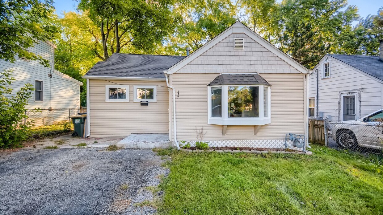 Foto principal - 327 Fairlawn Dr