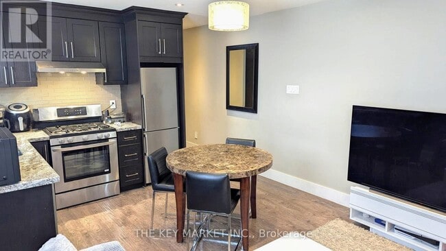 Photo du bâtiment - 211-211 St Clements Ave