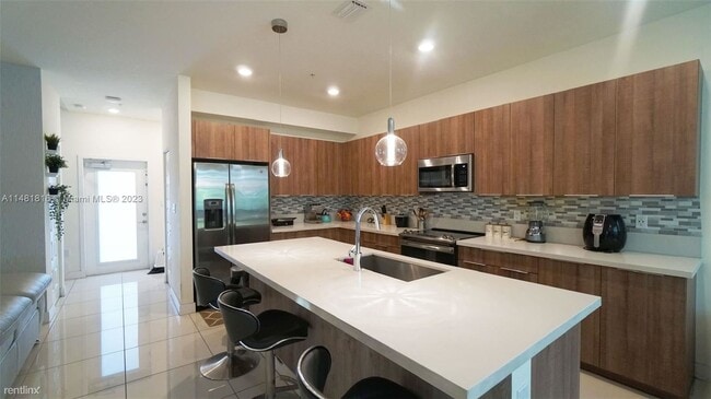 Building Photo - 3 br, 2.5 bath House - 4740 NW 84th Ct Uni...