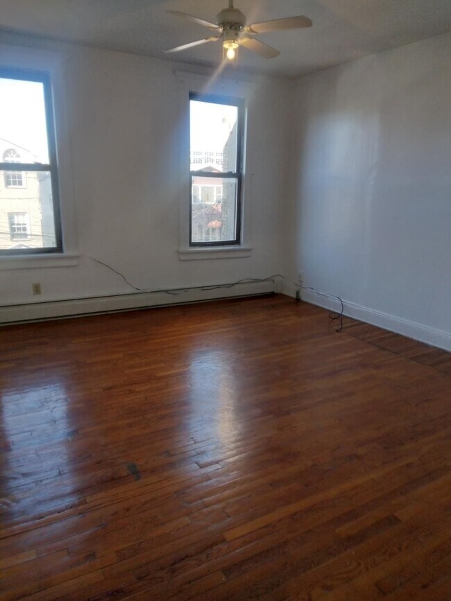 Foto del edificio - 12 Skillman Ave