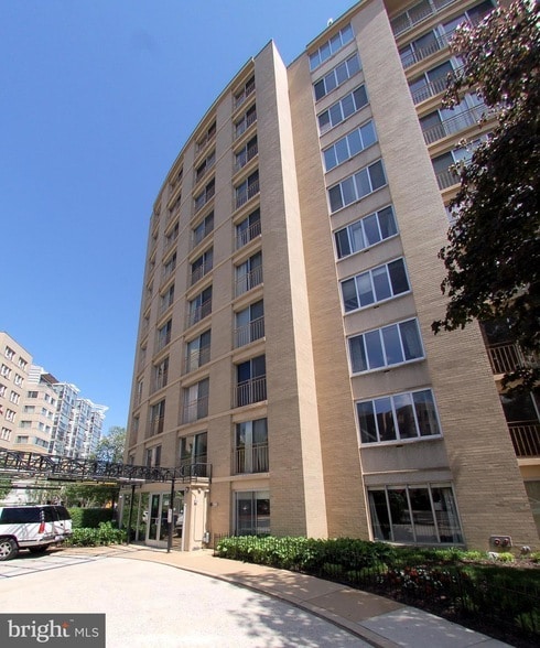 Building Photo - 1239 Vermont Ave NW