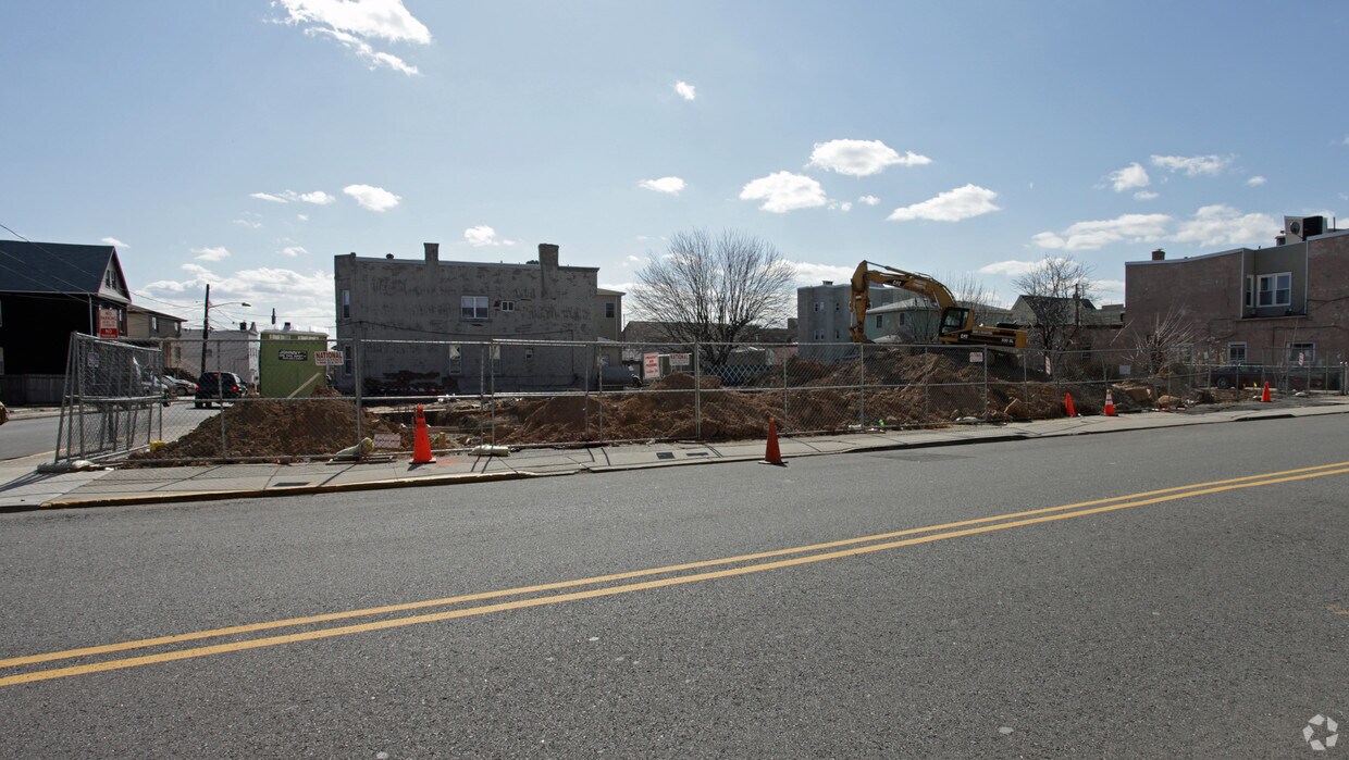 Building Photo - 238 Walker St