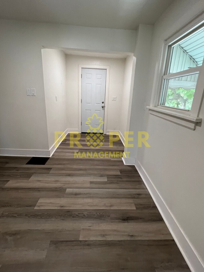 Building Photo - 3 bedrooms 1 bathroom house