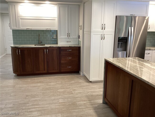 Building Photo - 5565 Trailwinds Dr