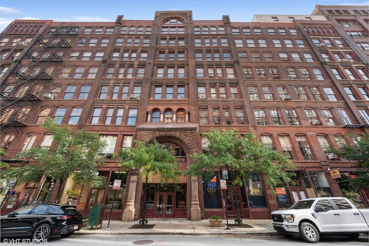 Primary Photo - 711 S Dearborn St