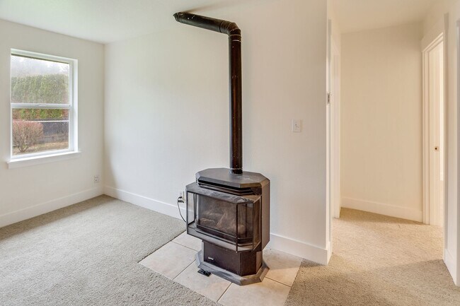 Foto del edificio - Spacious 2BR Home with Loft, Warehouse & Private River Access Mulino, OR