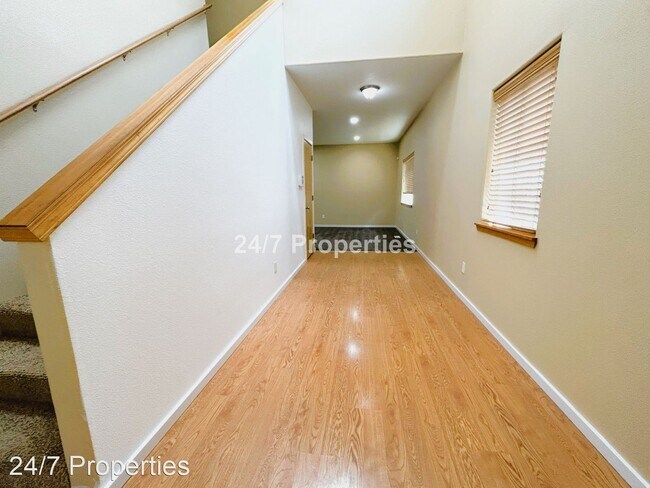 Foto del edificio - 4 br, 2.5 bath House - 13625 NE Davis Ct