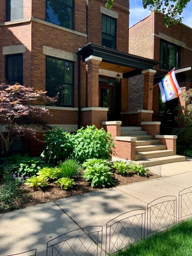 2055 W Cullom Ave, Chicago, IL 60618 House for Rent in Chicago, IL