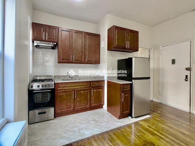 Foto del edificio - 240 W 104th St