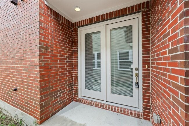 Building Photo - 2222 Simond Ave