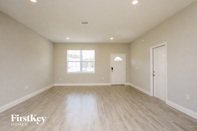 Building Photo - 453 Magpie Ct