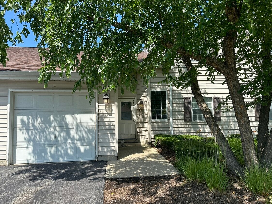 117 Gant Cir, Streamwood, IL 60107 House Rental in Streamwood, IL