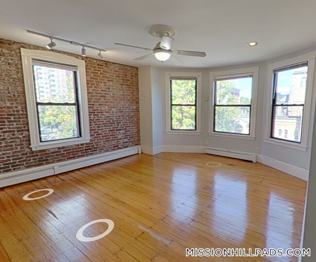 Building Photo - 1538 Tremont St