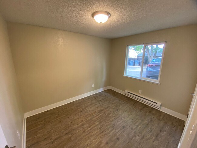 Foto del edificio - Open Concept Townhome with Balcony