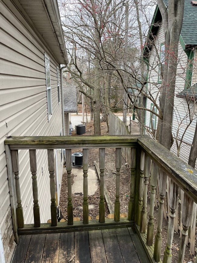Building Photo - Upstairs apartment....3 Bed 2 Bath