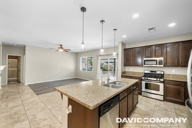 Building Photo - 1105 N Yucca Ave