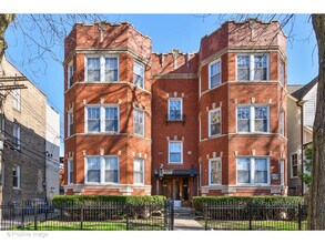 Building Photo - 1462 W Warner Ave