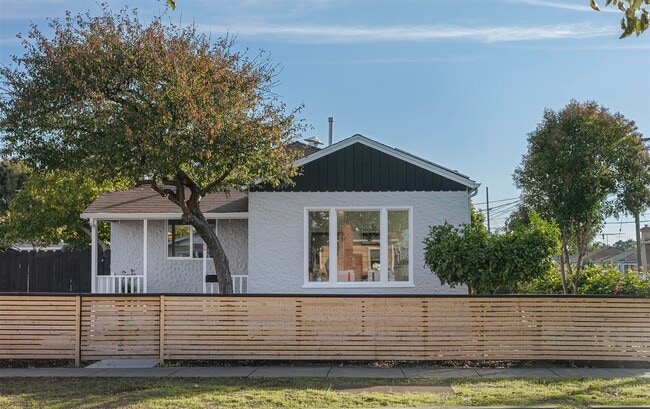 Building Photo - 2000 Garvin Ave
