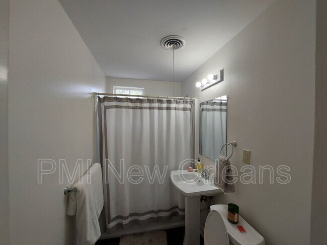 Foto del edificio - 12 Oaklawn Dr