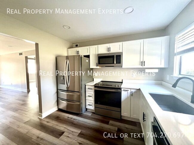 Building Photo - 3021 Heathstead Place