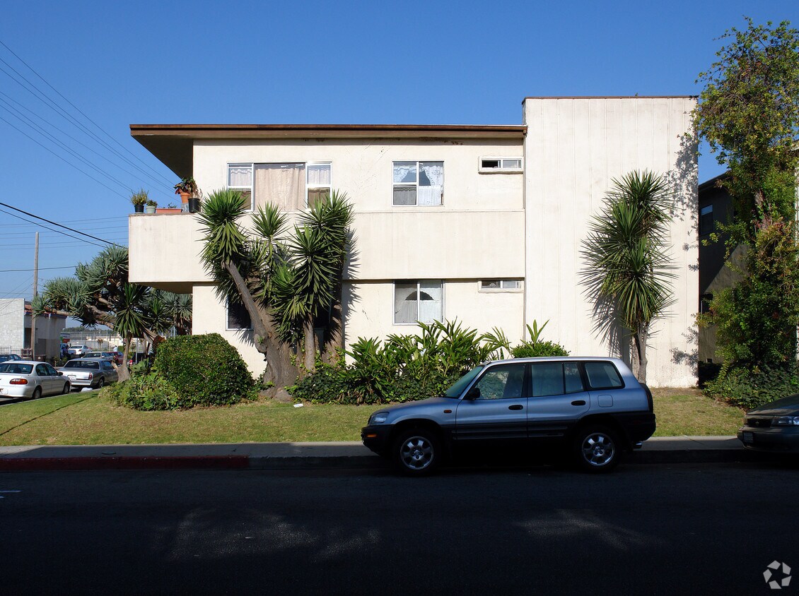 Building Photo - 4755 W Broadway