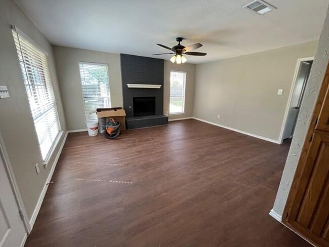 Building Photo - 3404-3404 Timberline Dr