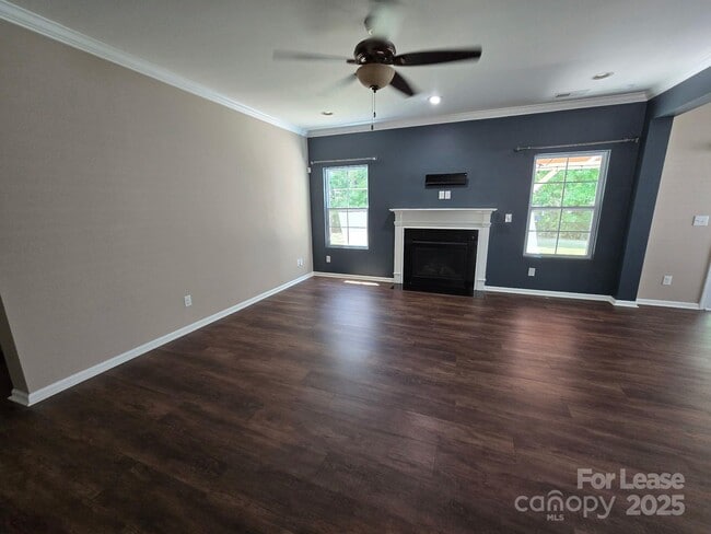 Building Photo - 2202 Laurens Dr
