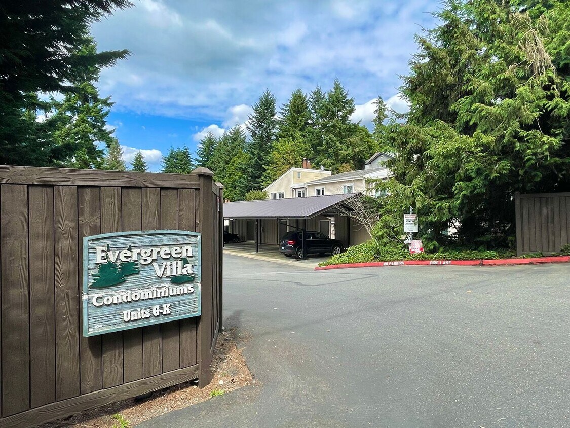 Primary Photo - 2 Bed, 2 Bath Garden Condo in Kirkland!
