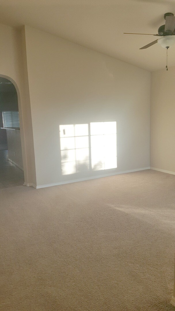 Building Photo - Ready to View!!