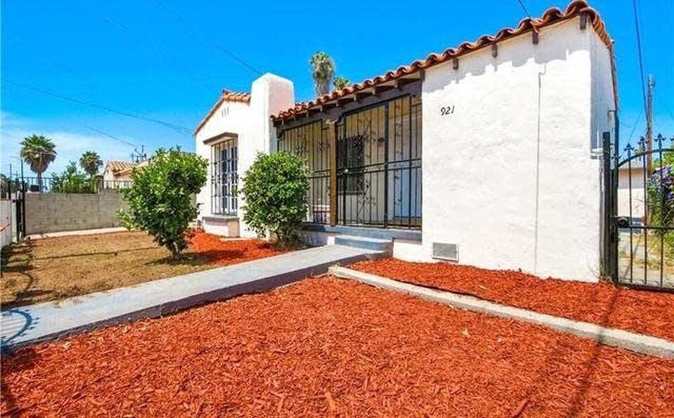 Foto principal - 921 W 83rd St