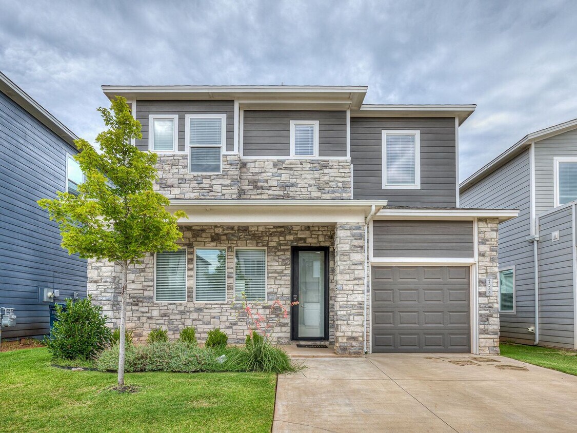 Foto principal - Beautiful New Construction Home in Edmond/...