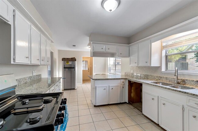 Building Photo - 7711 Fountaingrove Ln