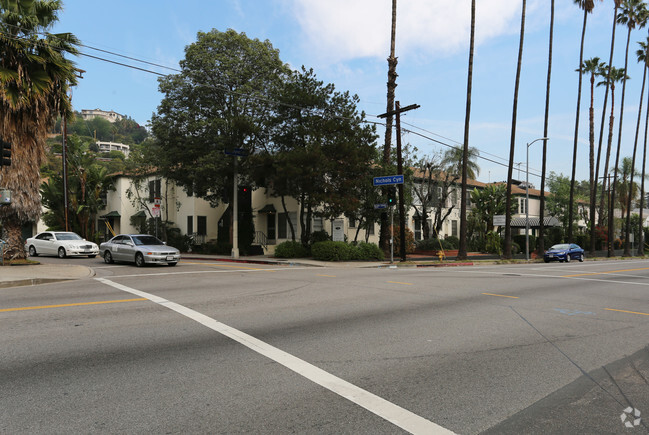 Building Photo - Hollywood Plaza Apartments