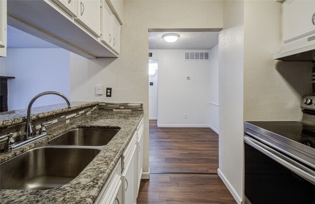 Foto del edificio - 2800 Jeanetta St