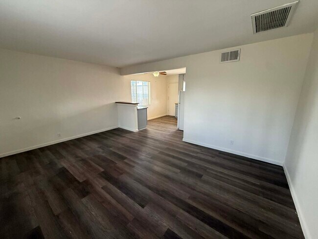 Foto del edificio - 4733 E 2nd St