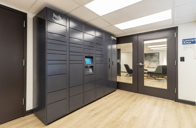 Amazon Hub Lockers - Hillside Park