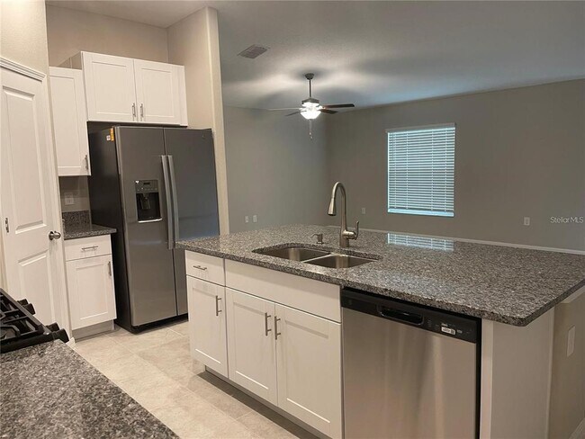 Foto del edificio - 5406 Amaryllis Garden St