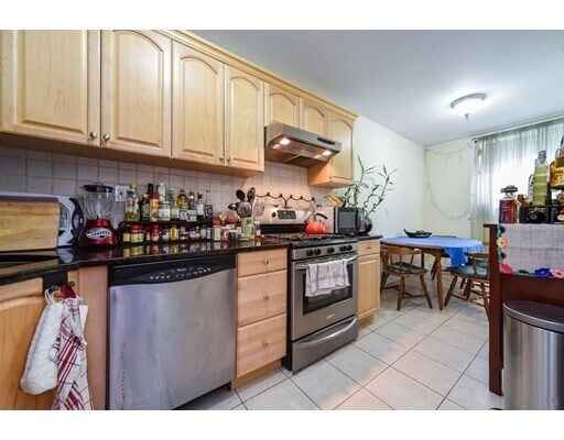 Building Photo - 11 Regent Cir